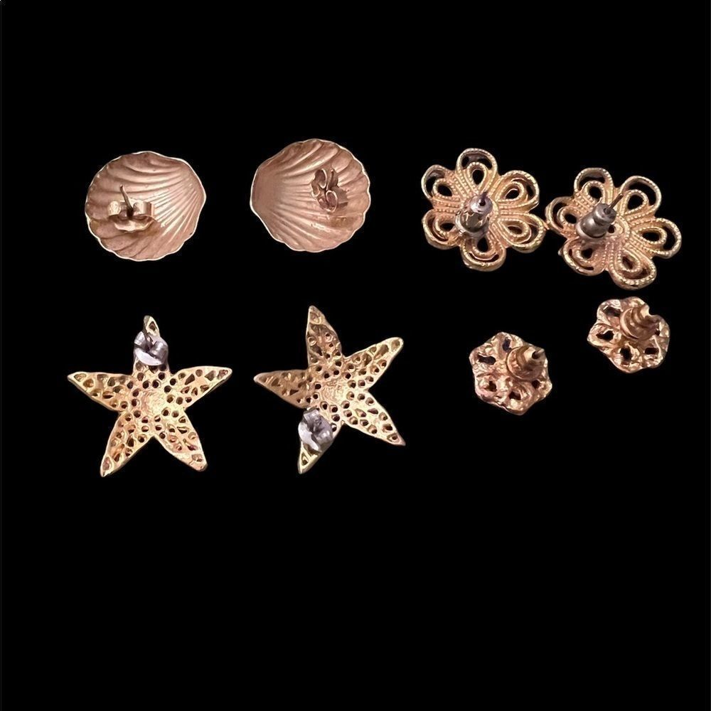 4 pair of gold colored vintage earrings shell star flower swirls gently used - Picture 3 of 10